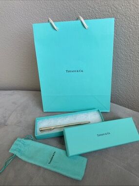 Tiffany & Co. Blue Gift Set with Elsa Peretti silver Pen and Pouch